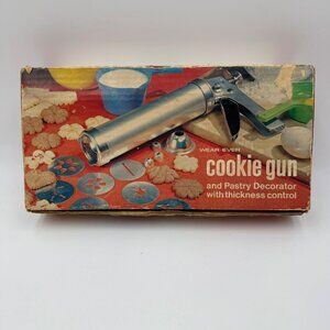 Vintage Wear Ever Cookie Press in Original Box One disc is missing